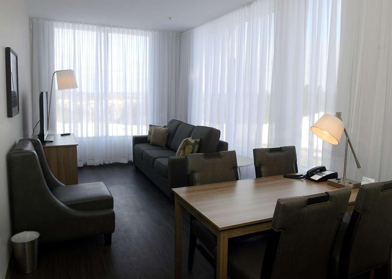 Radisson Kingswood Hotel & Suites, Frédéricton Extérieur photo