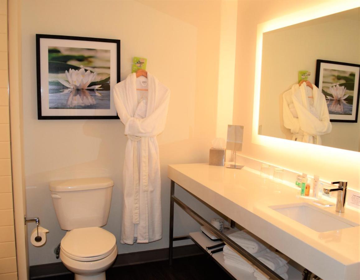 Radisson Kingswood Hotel & Suites, Frédéricton Extérieur photo