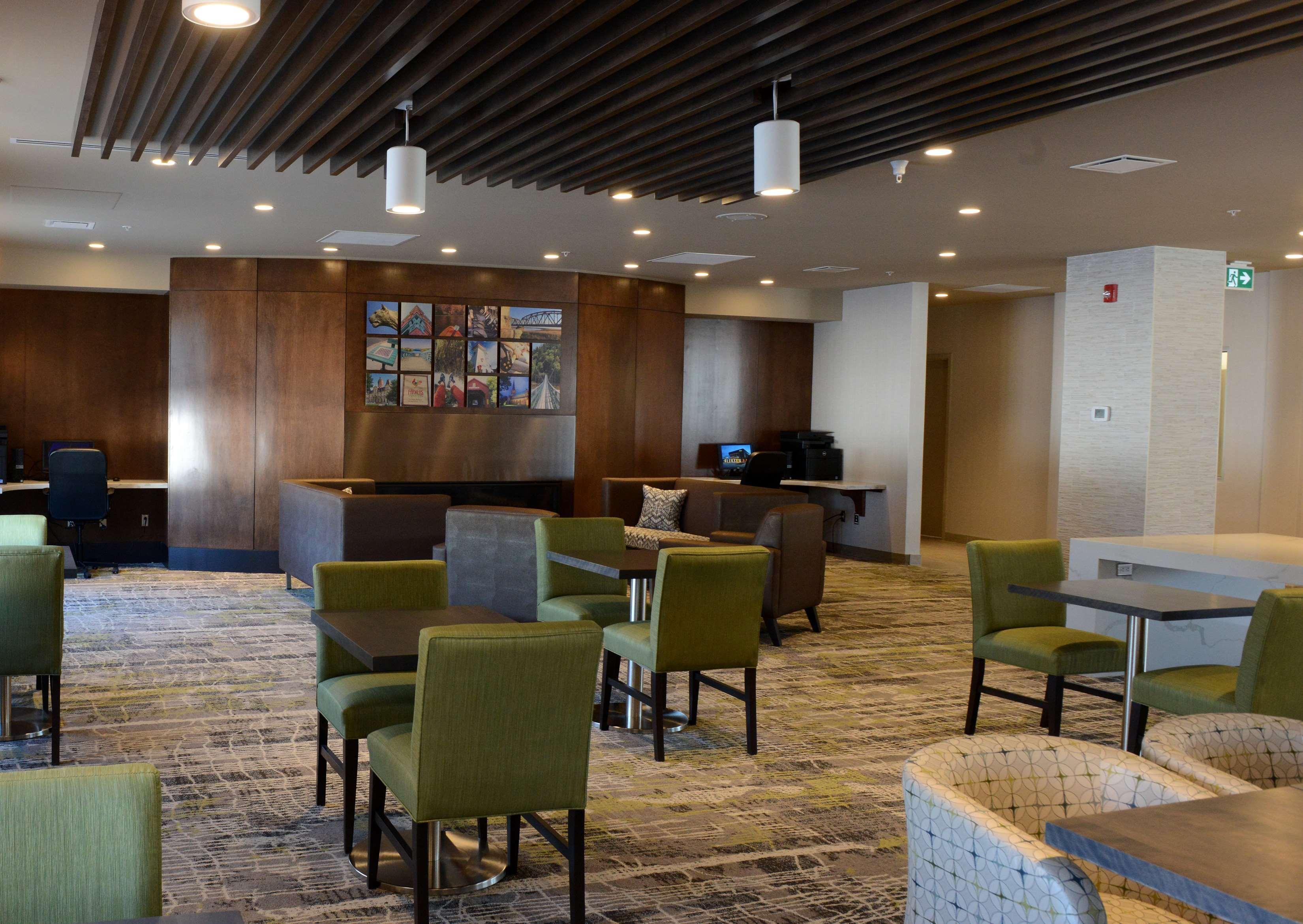 Radisson Kingswood Hotel & Suites, Frédéricton Extérieur photo