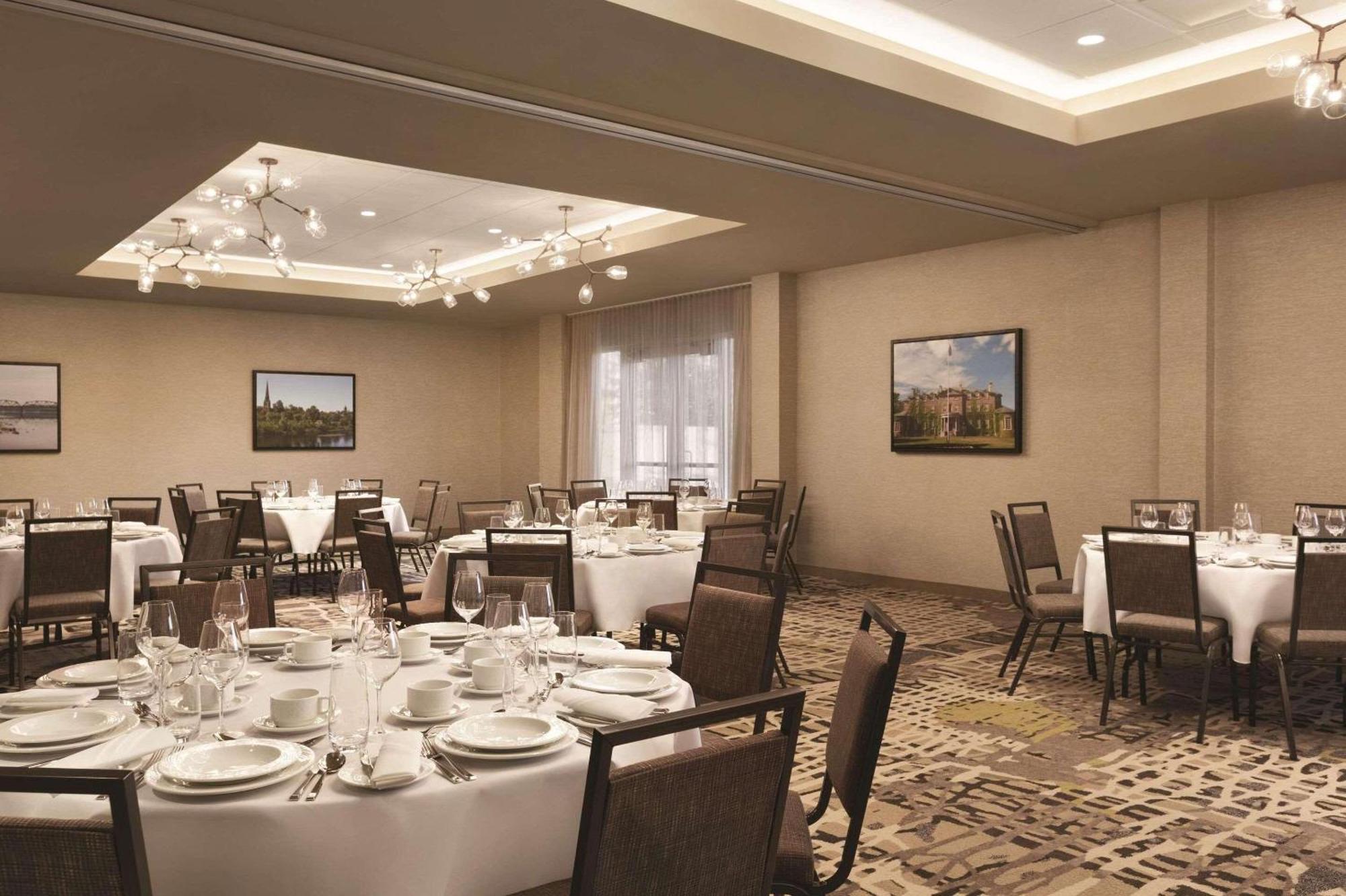 Radisson Kingswood Hotel & Suites, Frédéricton Extérieur photo