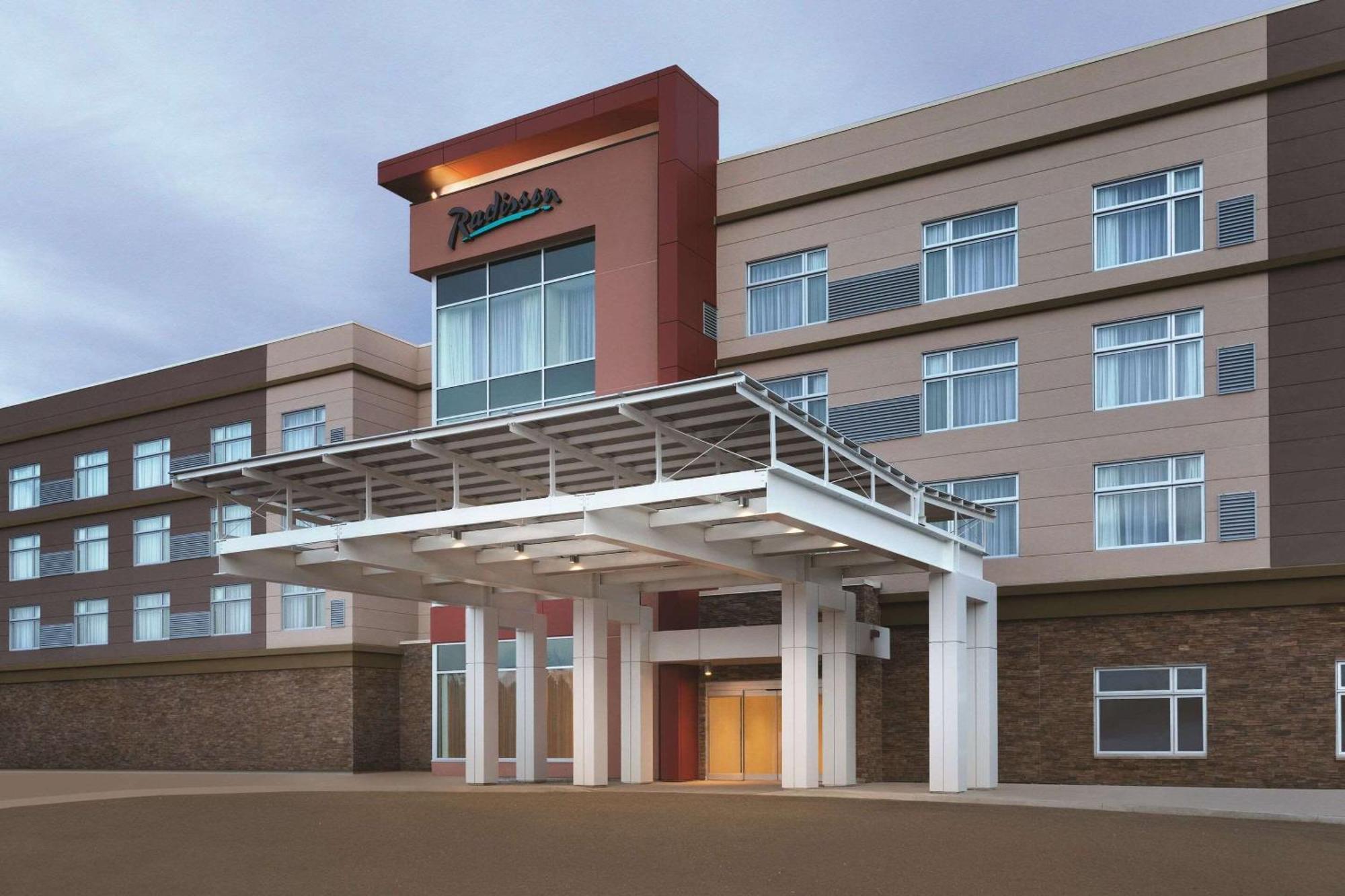 Radisson Kingswood Hotel & Suites, Frédéricton Extérieur photo
