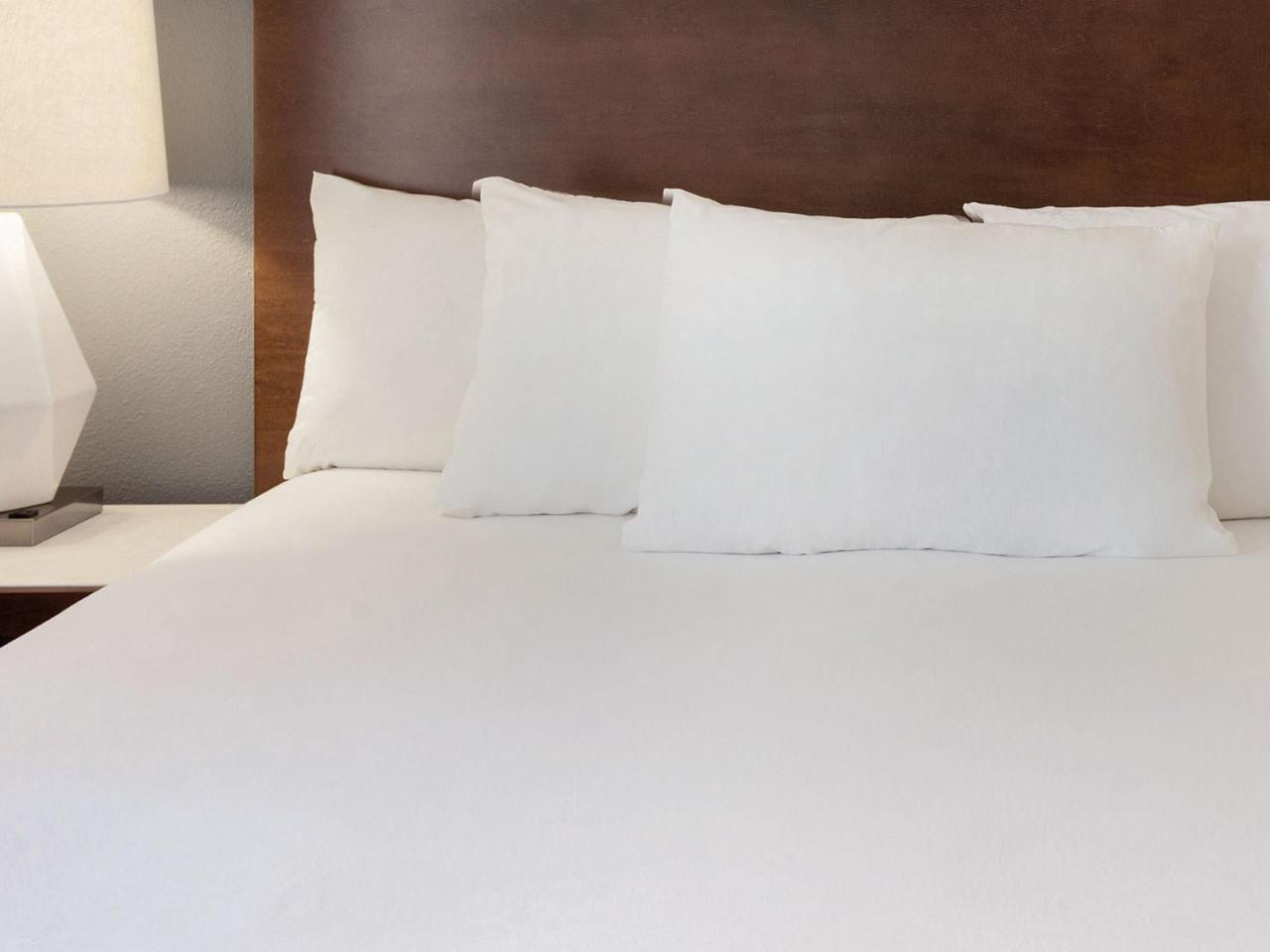Radisson Kingswood Hotel & Suites, Frédéricton Extérieur photo