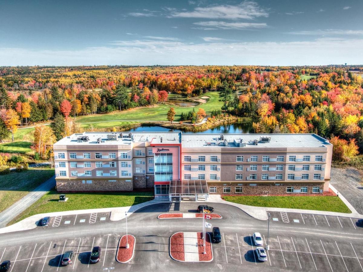 Radisson Kingswood Hotel & Suites, Frédéricton Extérieur photo